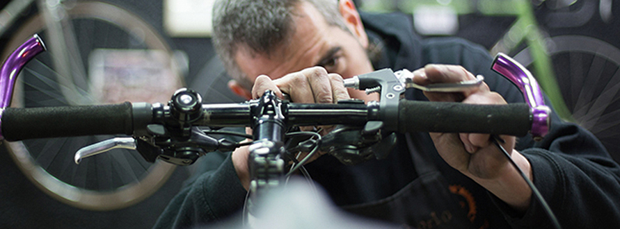du bringst sein fahrrad zur reparatur
